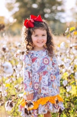 foto de niña con vestido